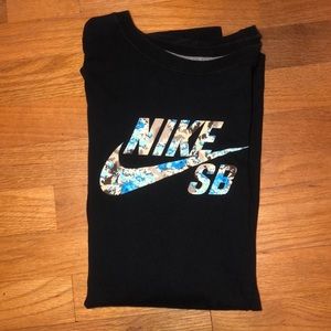 Nike tee shirt camo graphic